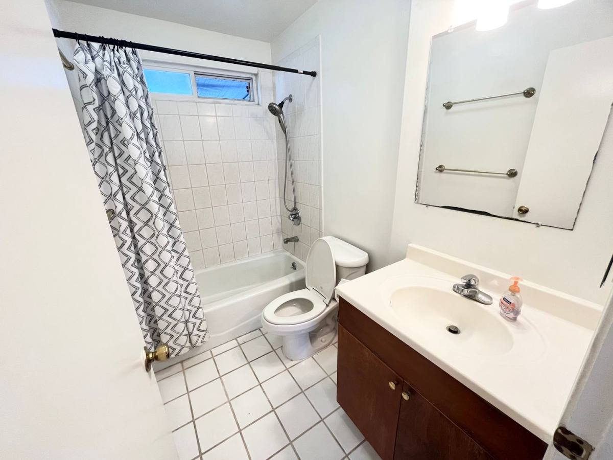 Apartment for rent at 1119B Banyan St, Honolulu, HI 96817