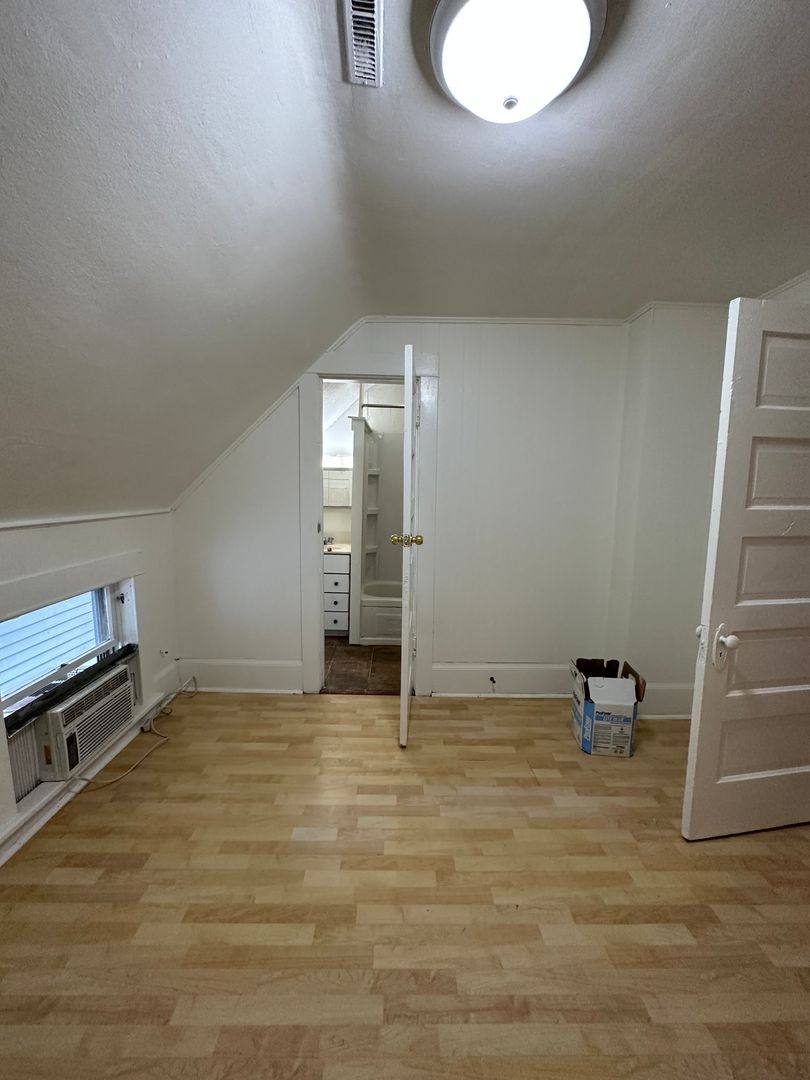 Apartment for rent at 2804 W Lincoln Ave, Milwaukee, WI 53215