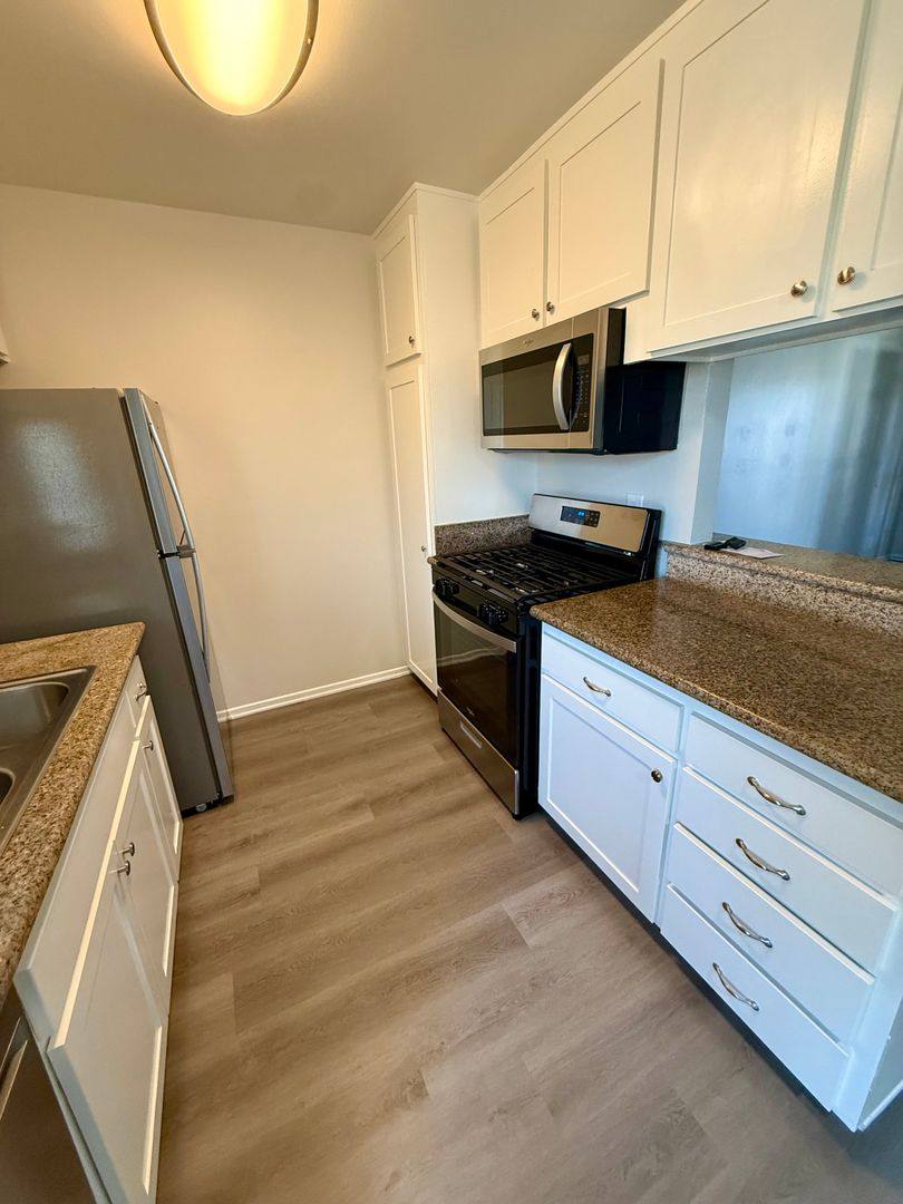 Apartment for rent at 383 W Wilson St, Costa Mesa, CA 92627