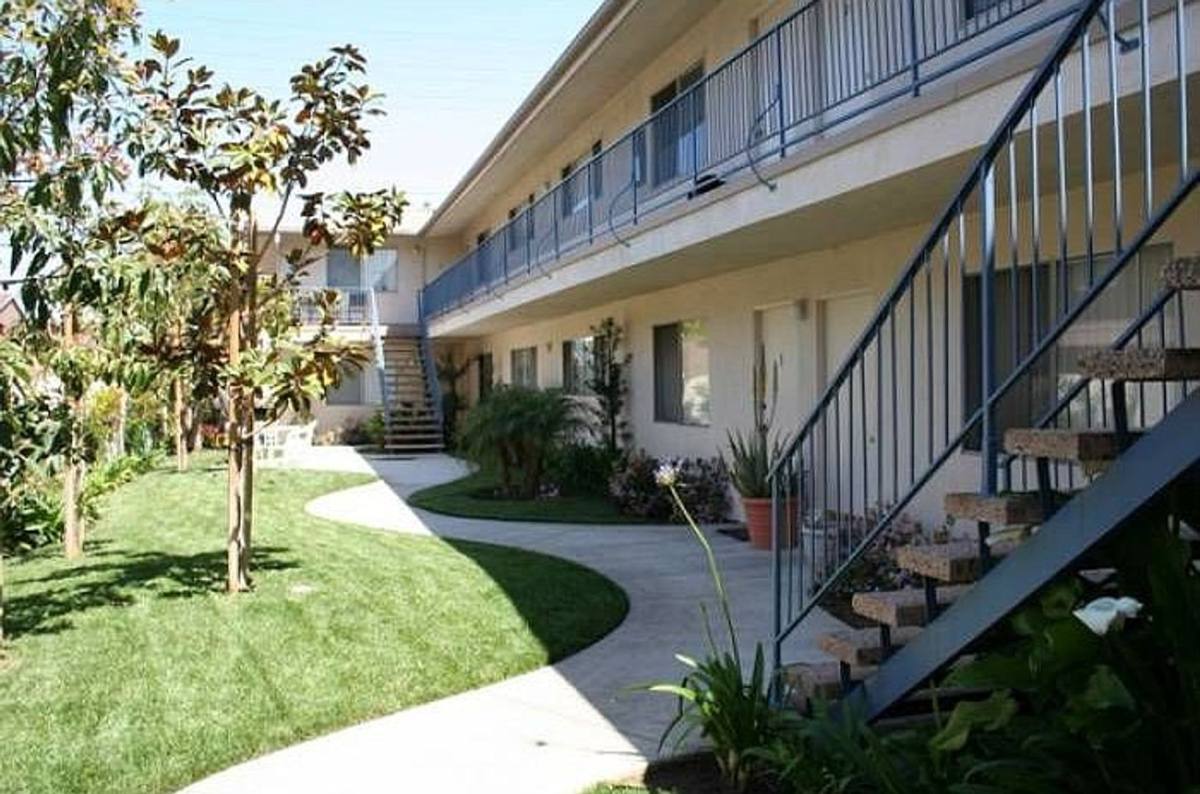 Apartment for rent at 383 W Wilson St, Costa Mesa, CA 92627