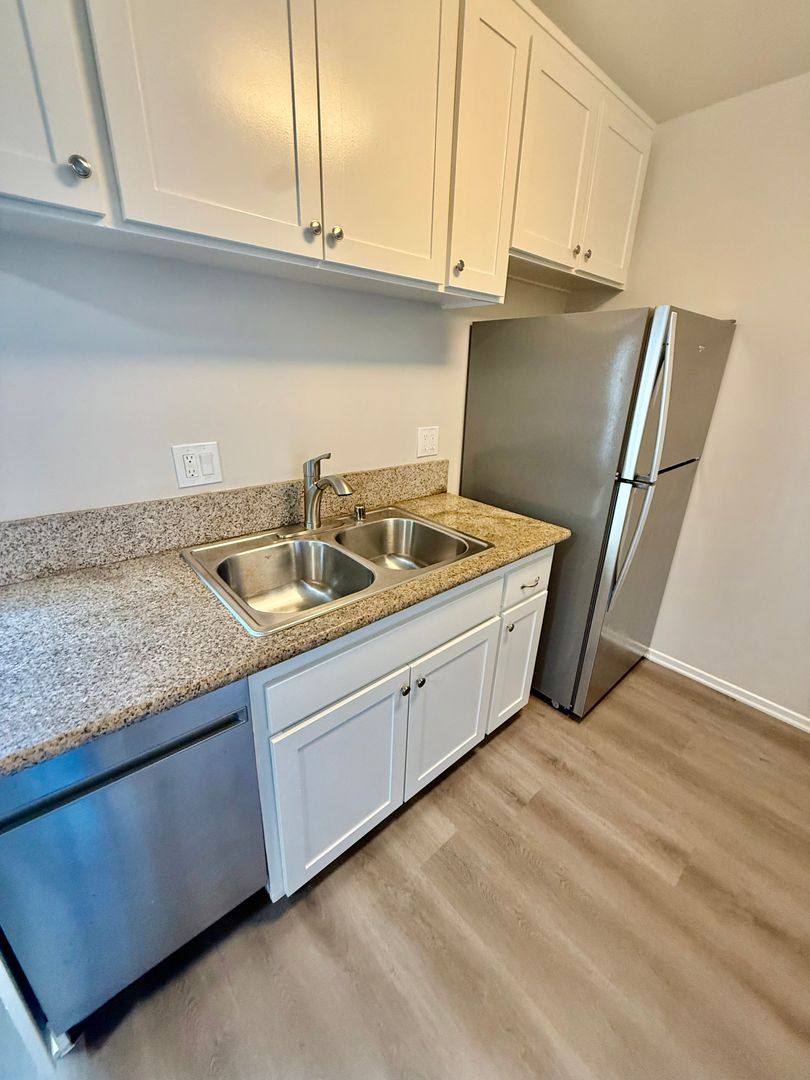 Apartment for rent at 383 W Wilson St, Costa Mesa, CA 92627