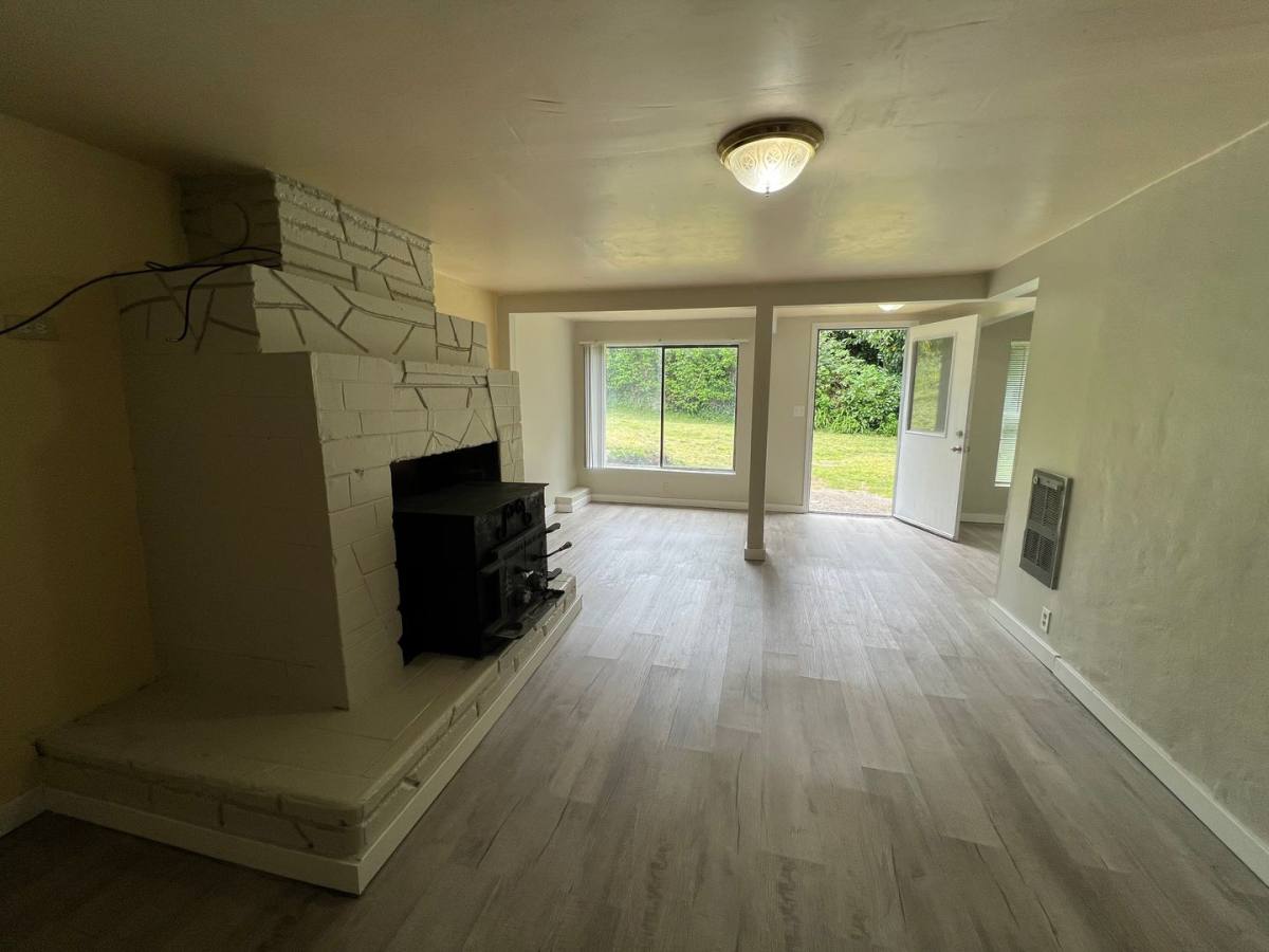 Apartment for rent at 289 N Wall St, Coos Bay, OR 97420