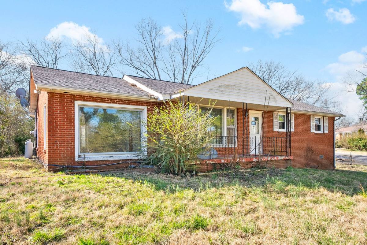House for rent at 318 Verdun Dr, Clarksville, TN 37042