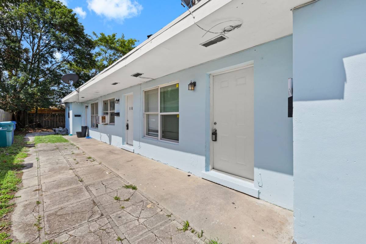 Apartment for rent at 143 W 28th St, West Palm Beach, FL 33404