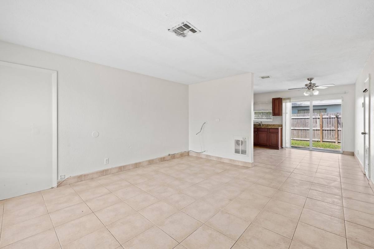 Apartment for rent at 143 W 28th St, West Palm Beach, FL 33404
