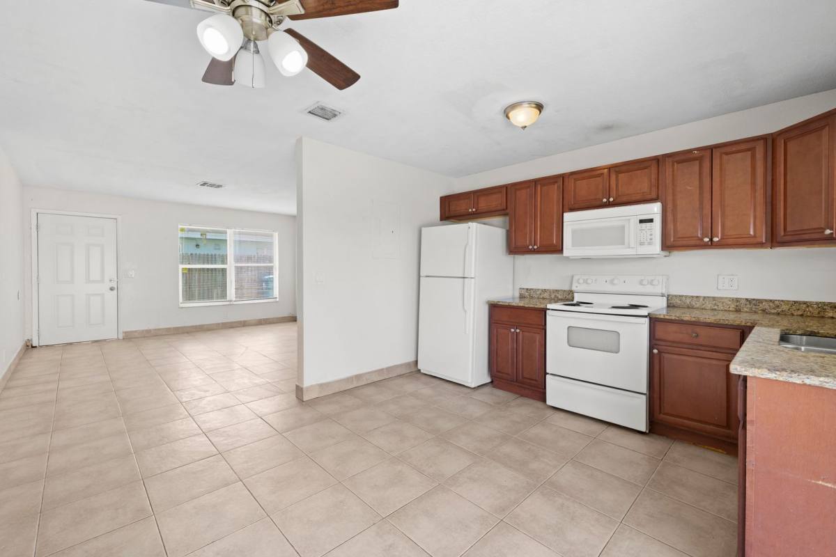 Apartment for rent at 143 W 28th St, West Palm Beach, FL 33404