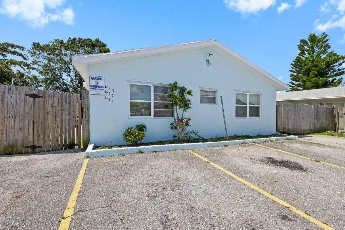 Apartment for rent at 143 W 28th St, West Palm Beach, FL 33404