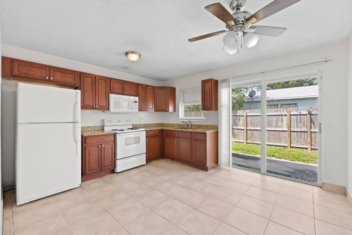 Apartment for rent at 143 W 28th St, West Palm Beach, FL 33404