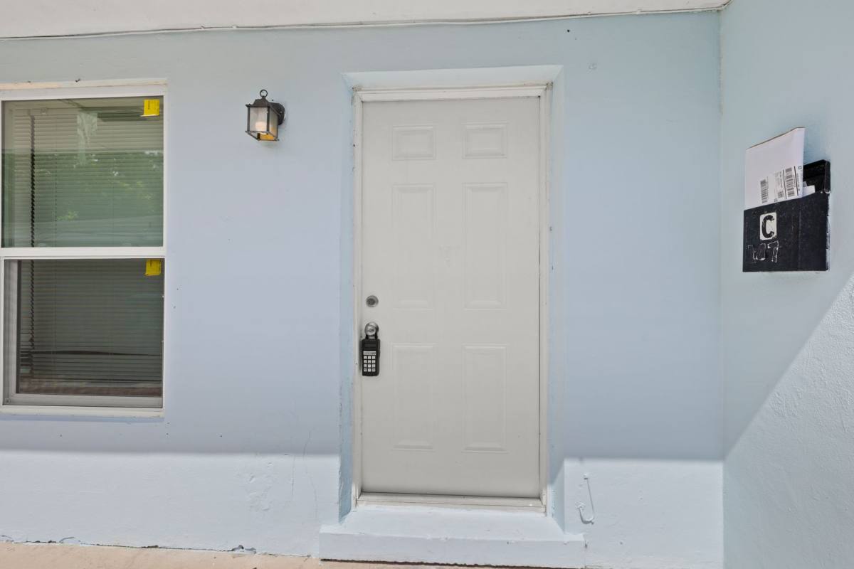 Apartment for rent at 143 W 28th St, West Palm Beach, FL 33404