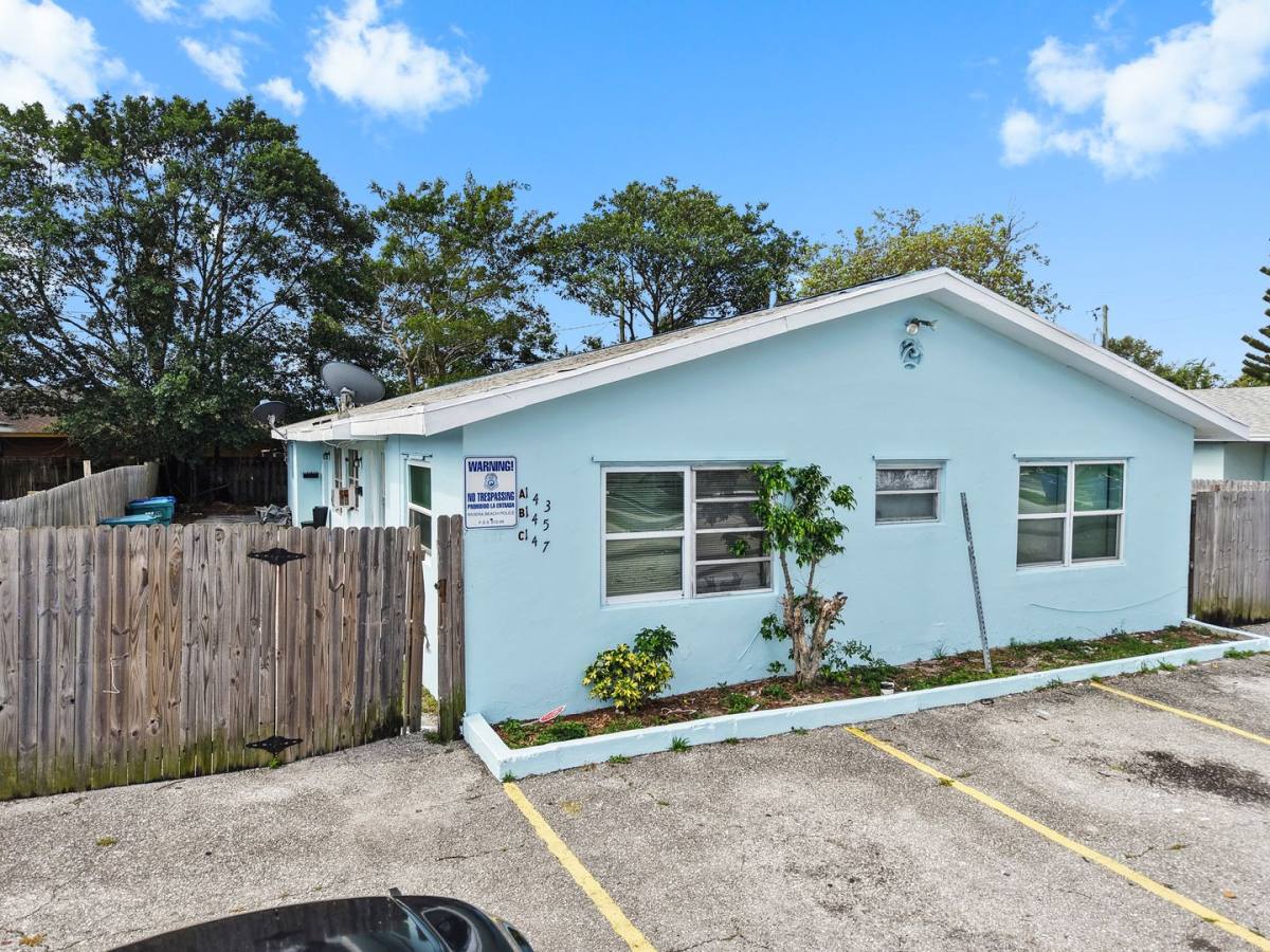 Apartment for rent at 143 W 28th St, West Palm Beach, FL 33404