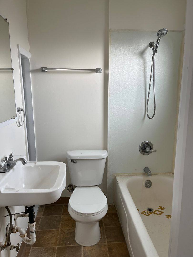 Apartment for rent at 1876-1878 Leroy, Klamath Falls, OR 97601