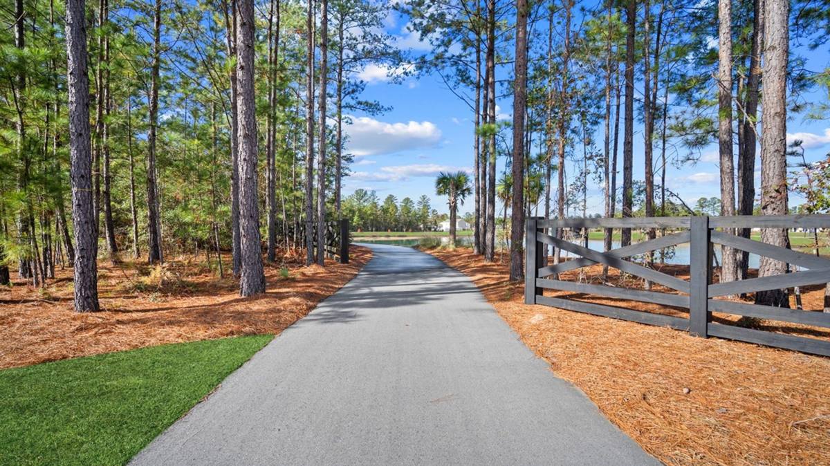 House for rent at 124 Skylark Rd, Bloomingdale, GA 31302