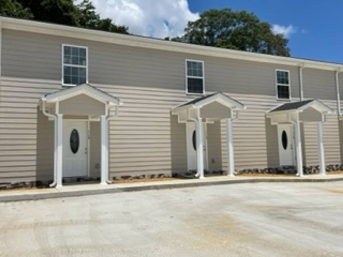 Townhouse for rent at 121 6th Ave NE, Winchester, TN 37398