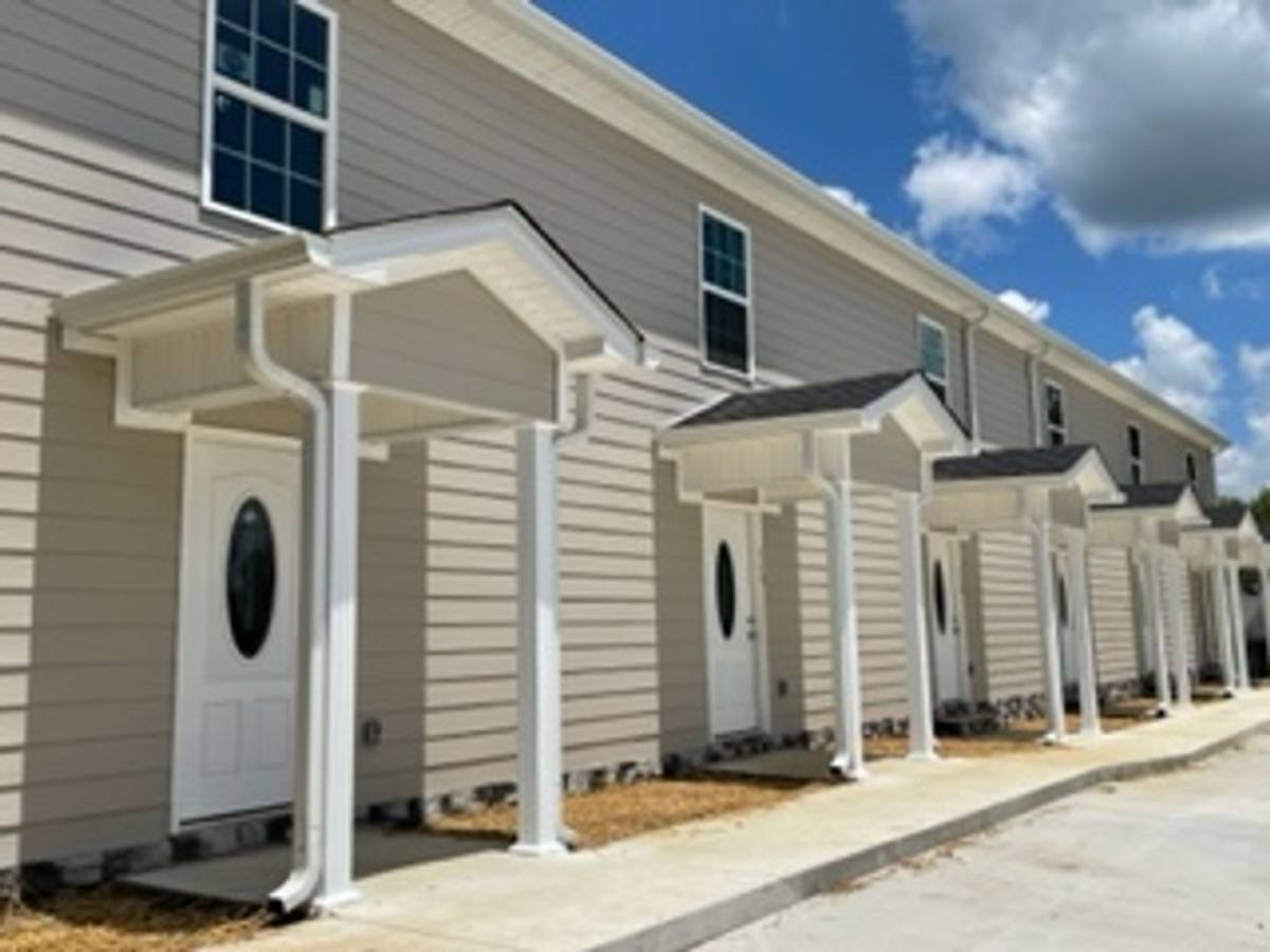 Townhouse for rent at 121 6th Ave NE, Winchester, TN 37398