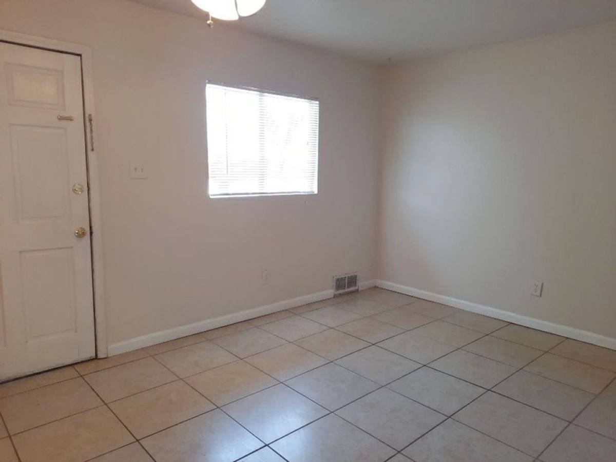 Apartment for rent at 560 Estancia Dr NW, Albuquerque, NM 87105