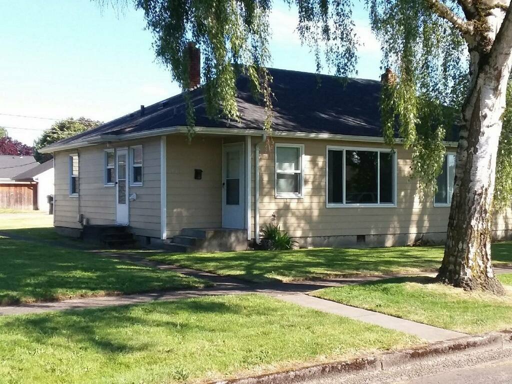 Apartment for rent at 1034-1040 18th Ave, Longview, WA 98632