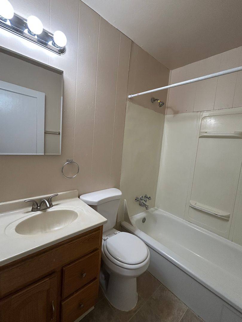 Apartment for rent at 1034-1040 18th Ave, Longview, WA 98632
