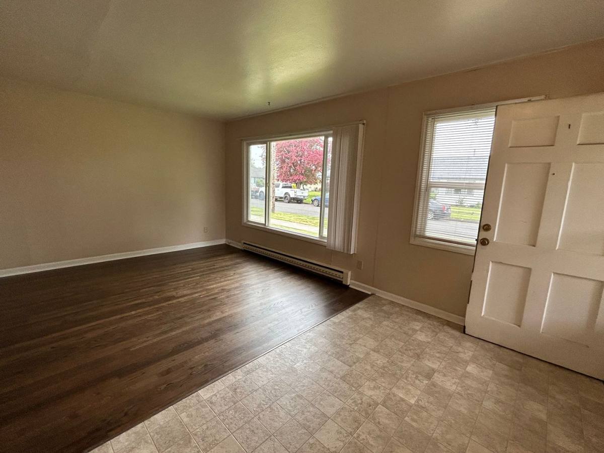 Apartment for rent at 1034-1040 18th Ave, Longview, WA 98632