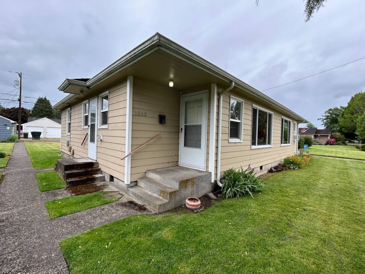 Apartment for rent at 1034-1040 18th Ave, Longview, WA 98632