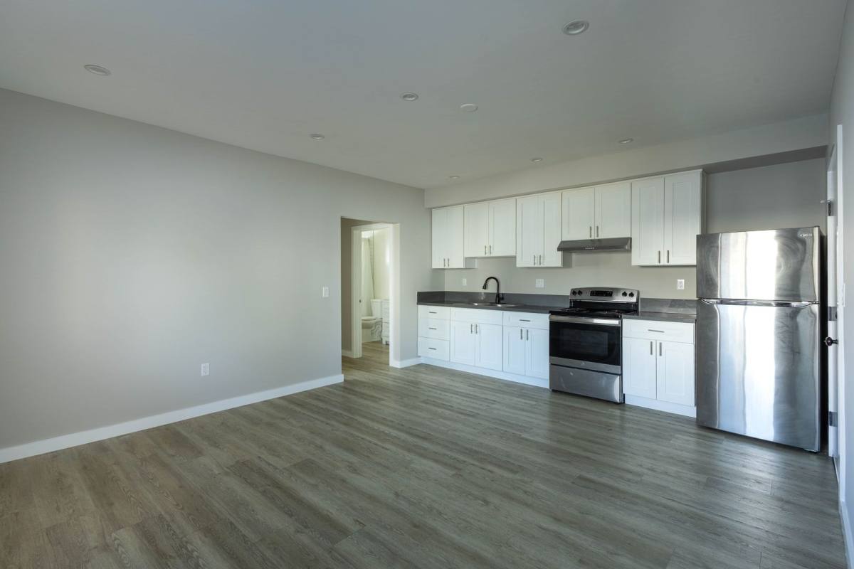 Apartment for rent at 4270 W 4th St, Los Angeles, CA 90020