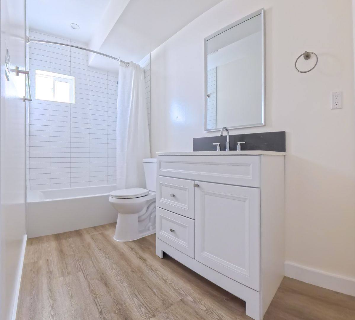 Apartment for rent at 4270 W 4th St, Los Angeles, CA 90020