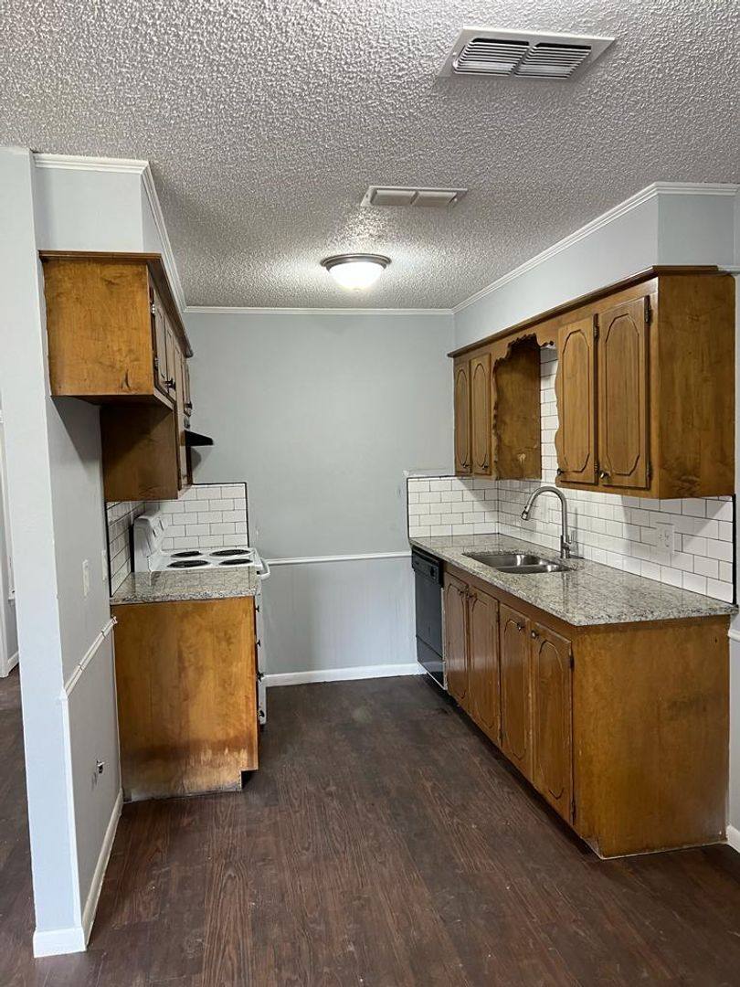 Apartment for rent at 1718-1721 Clearwood, Longview, TX 75604