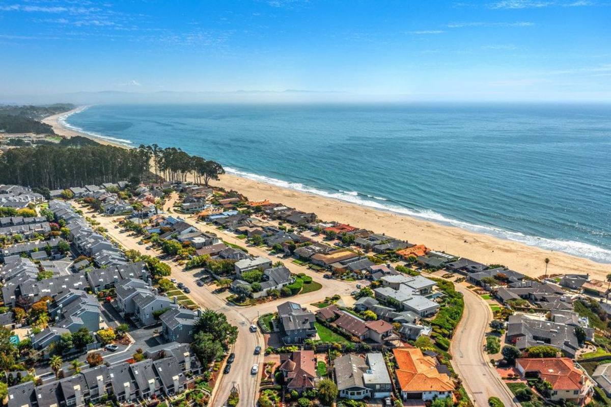 Townhouse for rent at 1057 Via Tornasol, Aptos, CA 95003