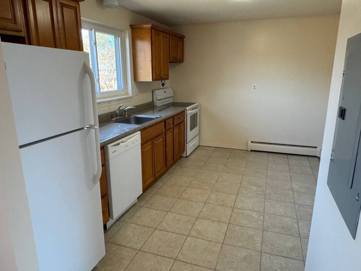 Townhouse for rent at 34 Lakeshore Dr, Farmington, CT 06032