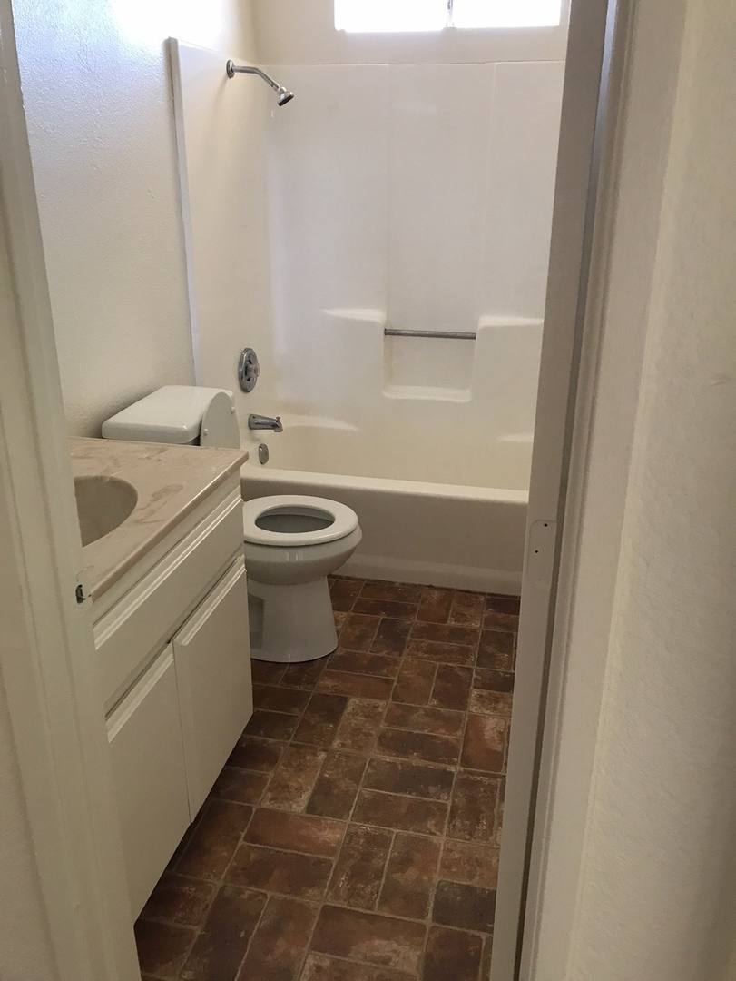 Apartment for rent at 21800 Panoche Rd, Apple Valley, CA 92308