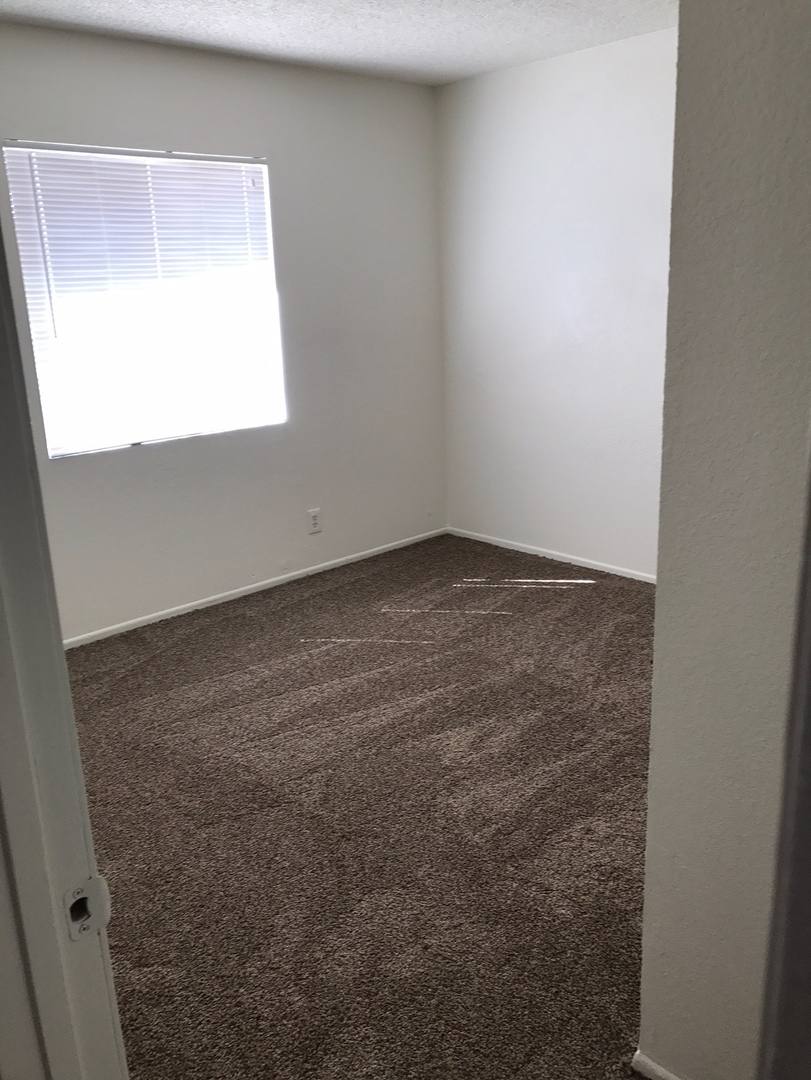 Apartment for rent at 21800 Panoche Rd, Apple Valley, CA 92308