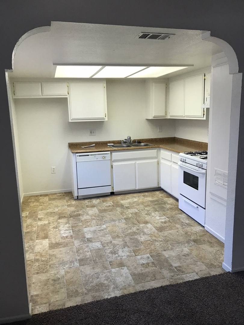 Apartment for rent at 21800 Panoche Rd, Apple Valley, CA 92308