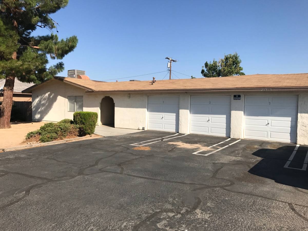 Apartment for rent at 21800 Panoche Rd, Apple Valley, CA 92308
