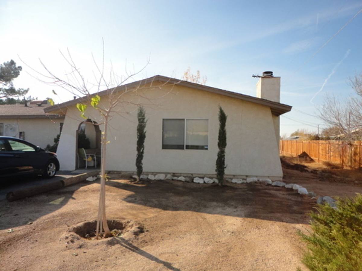 Apartment for rent at 21800 Panoche Rd, Apple Valley, CA 92308