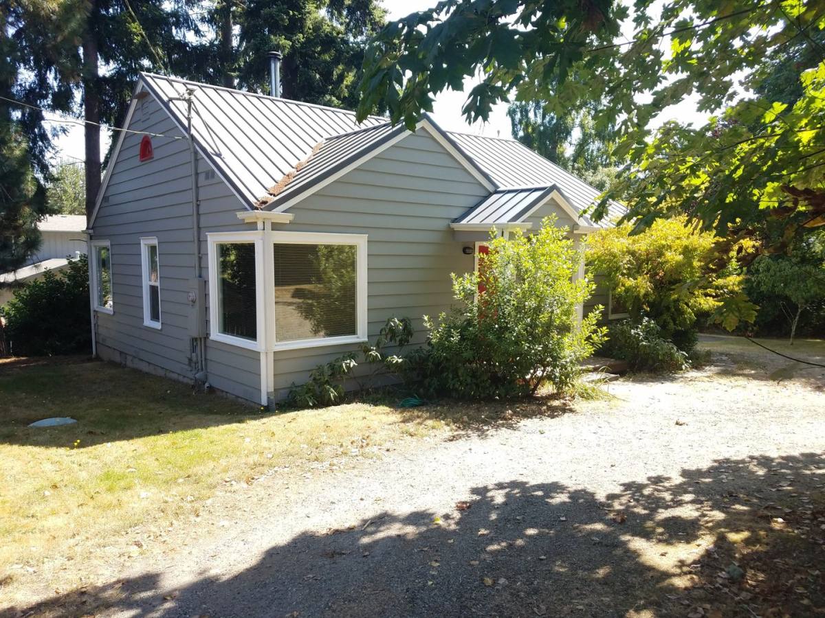 House for rent at 1352 E Shoreview Dr, Freeland, WA 98249