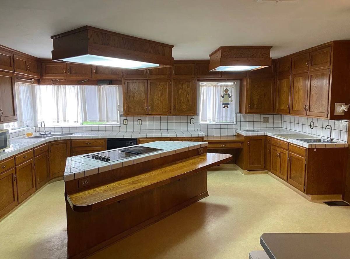 House for rent at 825 Mathew St, Porterville, CA 93257