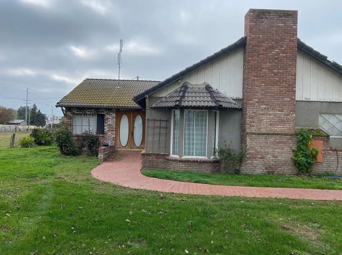 House for rent at 825 Mathew St, Porterville, CA 93257