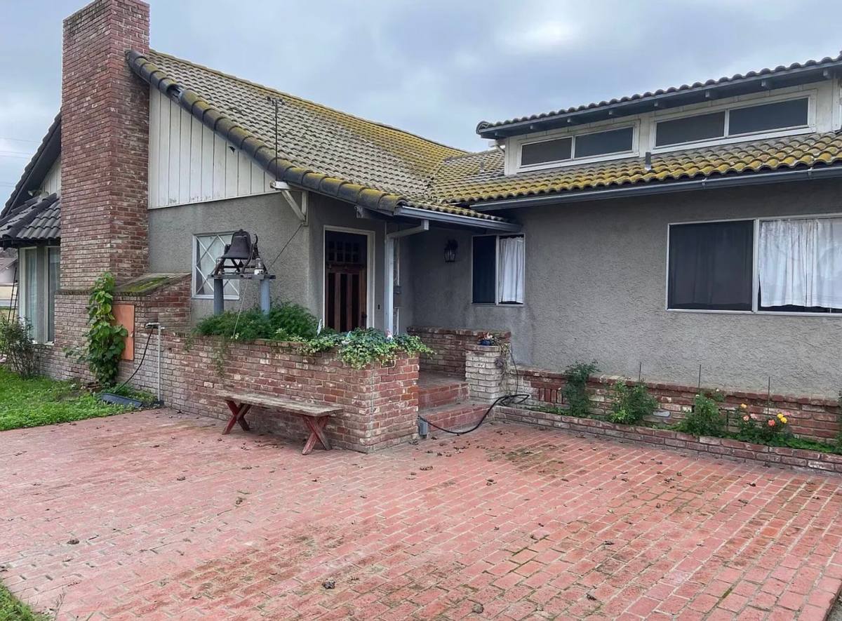 House for rent at 825 Mathew St, Porterville, CA 93257