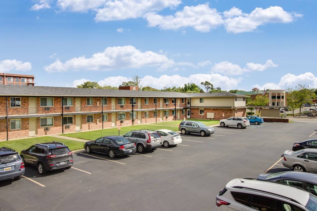 315-333 E Eleven Mile Rd, Royal Oak, MI 48067