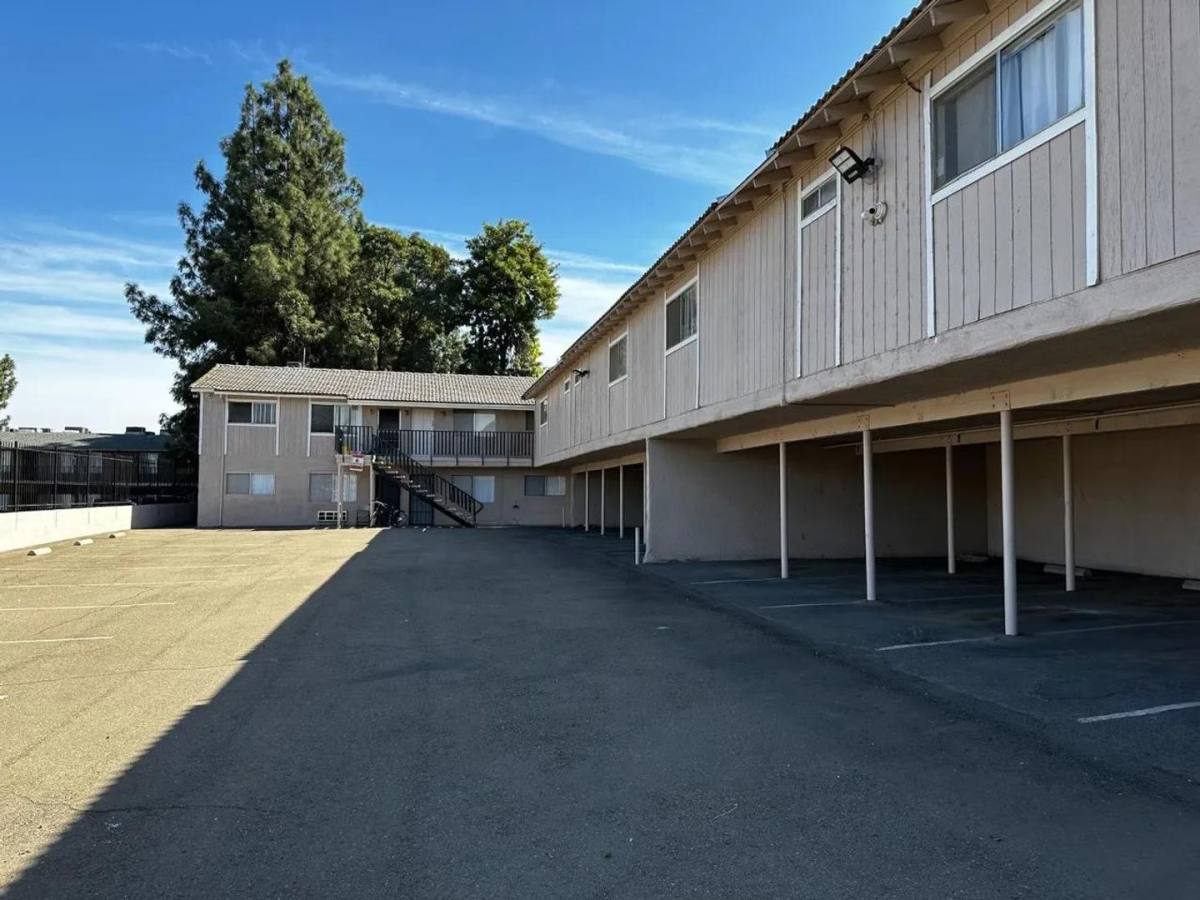 Apartment for rent at 1905 E Pontiac Way, Fresno, CA 93726