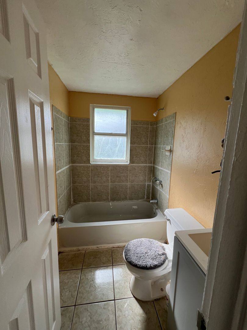 Apartment for rent at 3007 14th St E, Bradenton, FL 34208