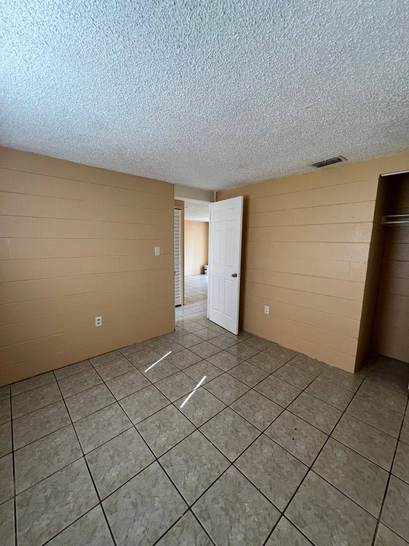 Apartment for rent at 3007 14th St E, Bradenton, FL 34208