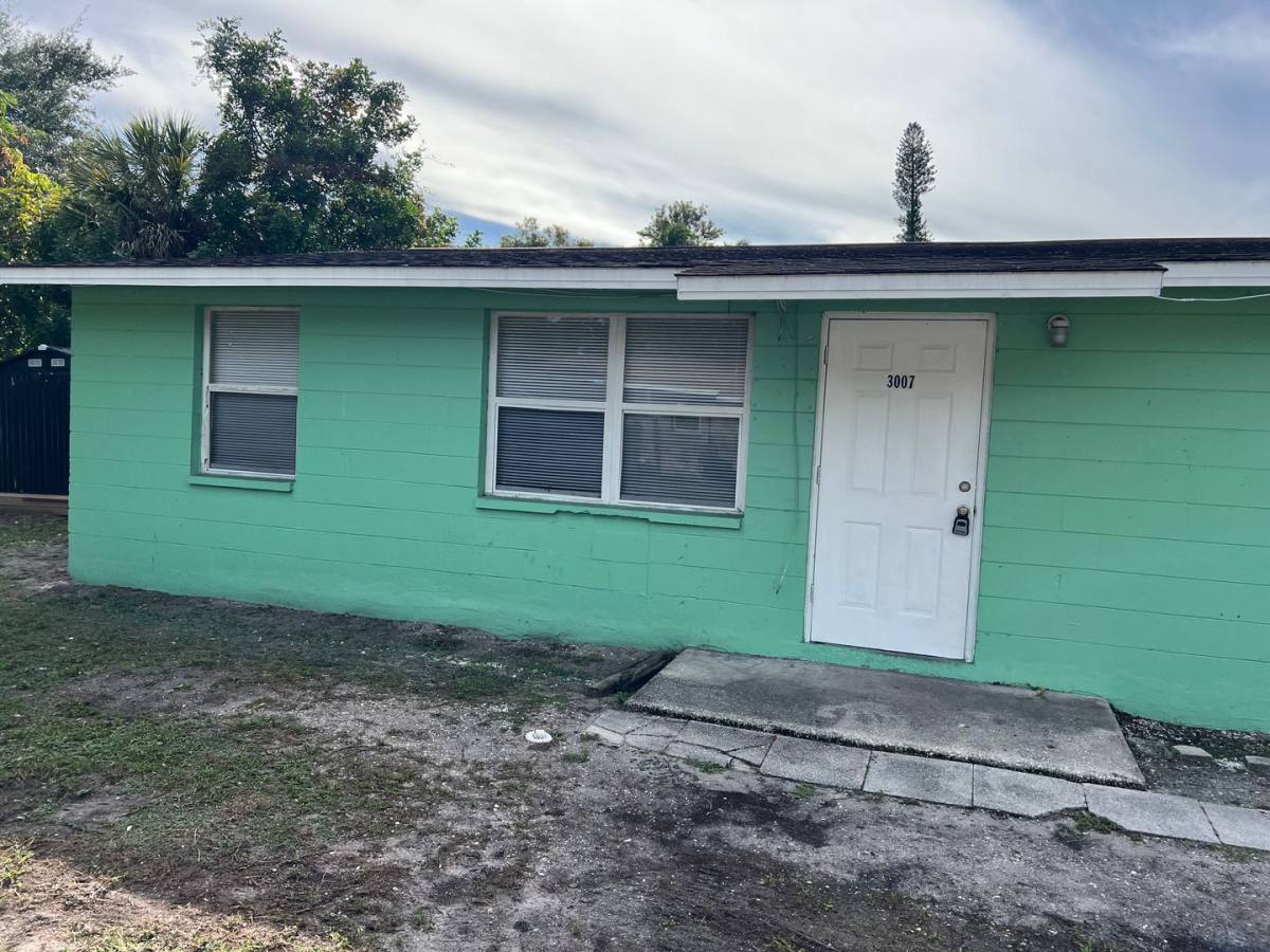 Apartment for rent at 3007 14th St E, Bradenton, FL 34208