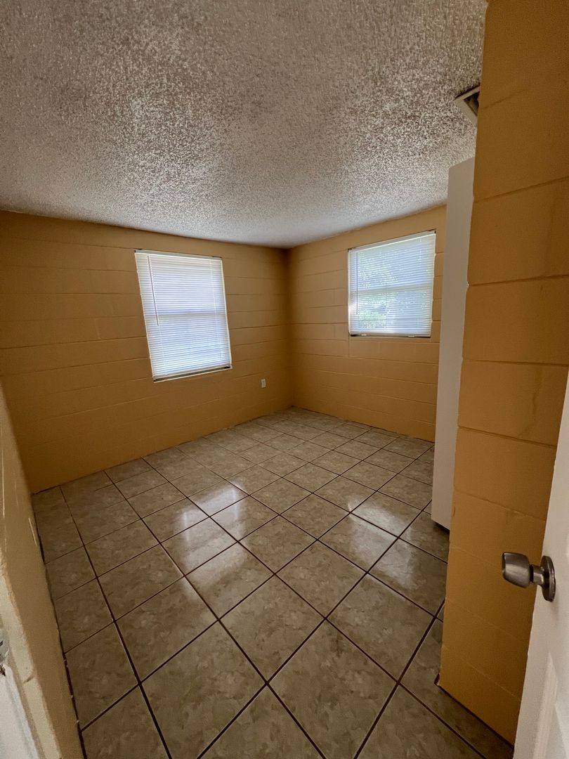 Apartment for rent at 3007 14th St E, Bradenton, FL 34208