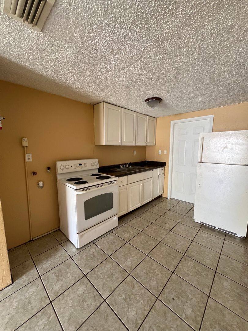Apartment for rent at 3007 14th St E, Bradenton, FL 34208