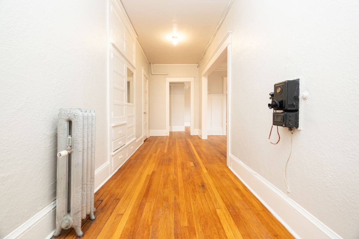 Apartment for rent at 833 NE Schuyler St, Portland, OR 97212