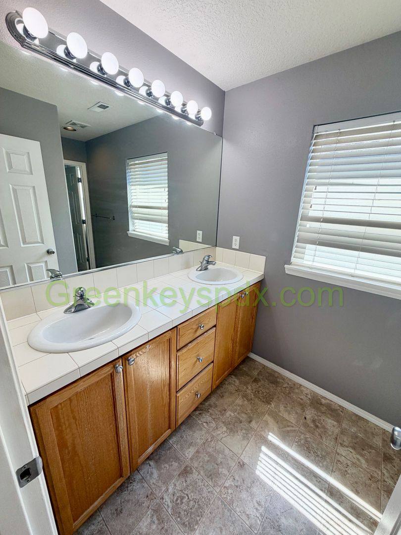 House for rent at 936 SE Elina Ave, Hillsboro, OR 97123
