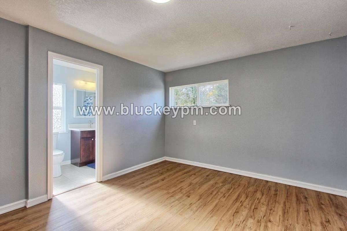 House for rent at 12220 SE Mill St, Portland, OR 97233