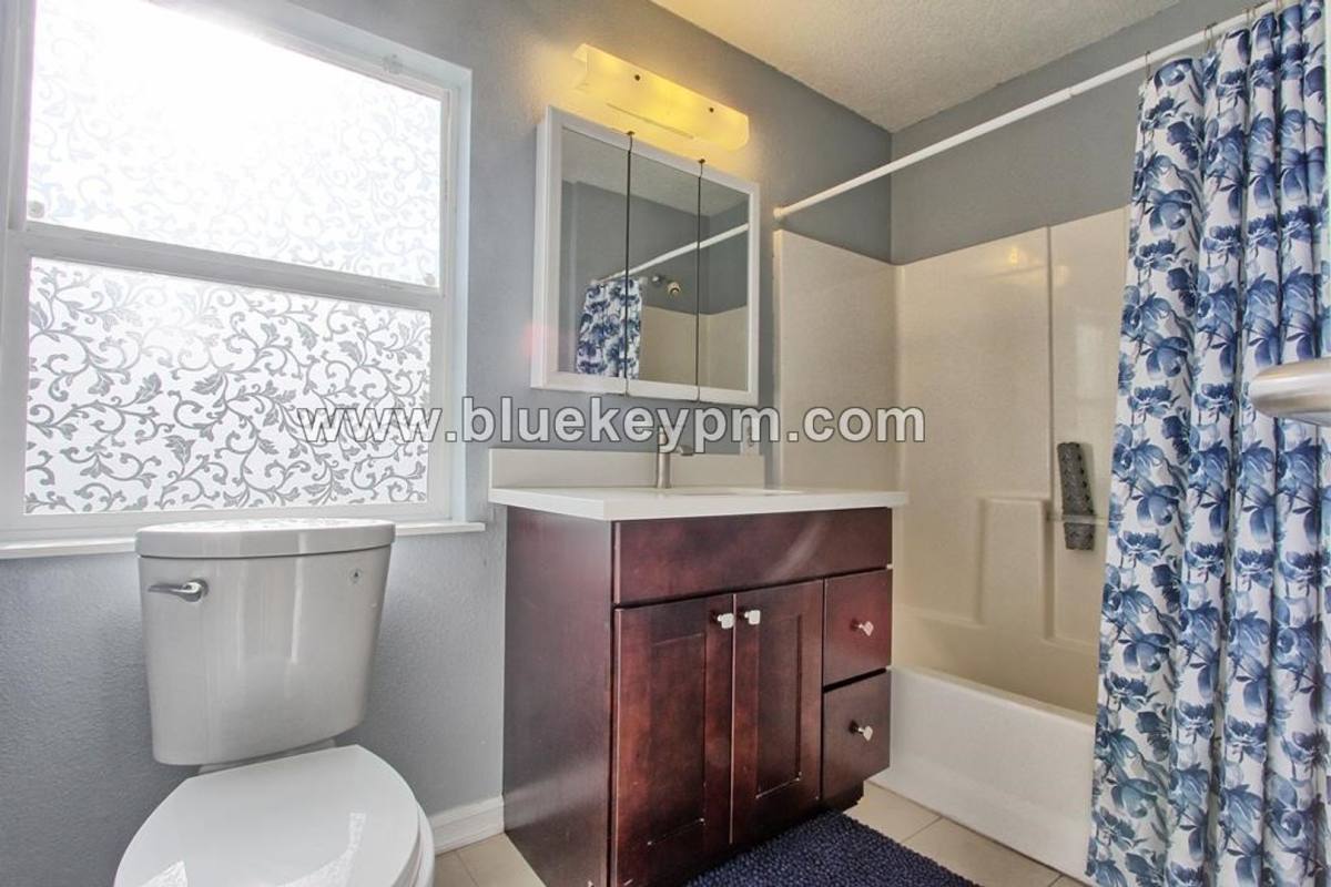House for rent at 12220 SE Mill St, Portland, OR 97233