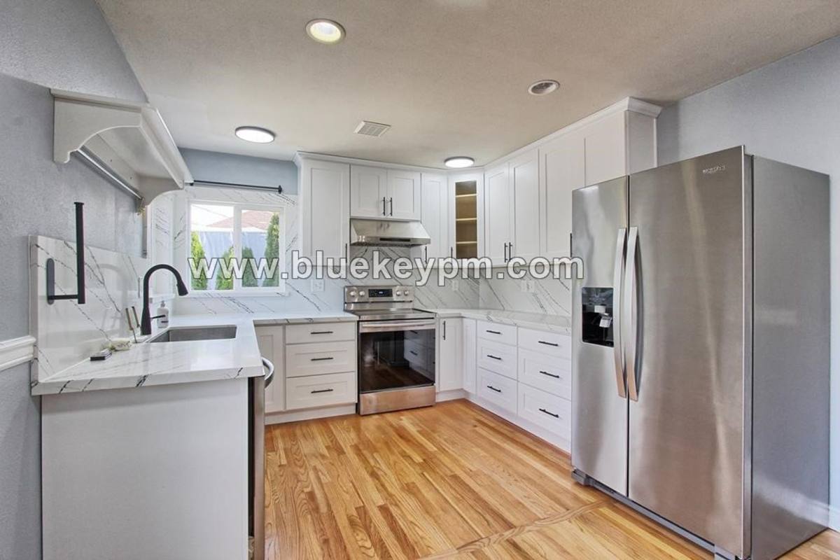 House for rent at 12220 SE Mill St, Portland, OR 97233
