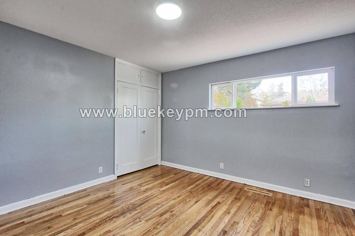 House for rent at 12220 SE Mill St, Portland, OR 97233